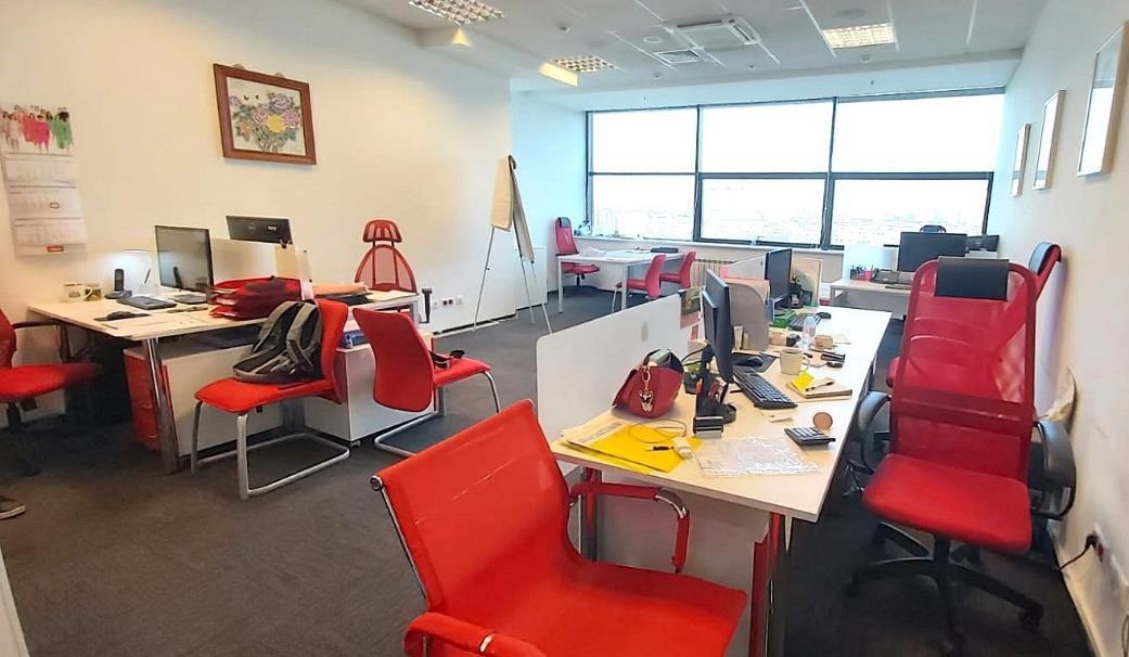 Предлагаем в аренду офисное помещение в БЦ «Калейдоскоп» 

Бизнес-центр является частью одноименного многофункционального комплекса, имеет отдельную рецепцию, отдельные лифты и оснащен самой современной инженерией. 

Общая площадь 977 кв.м
Планировка смешанная.
В помещениях выполнен качественный