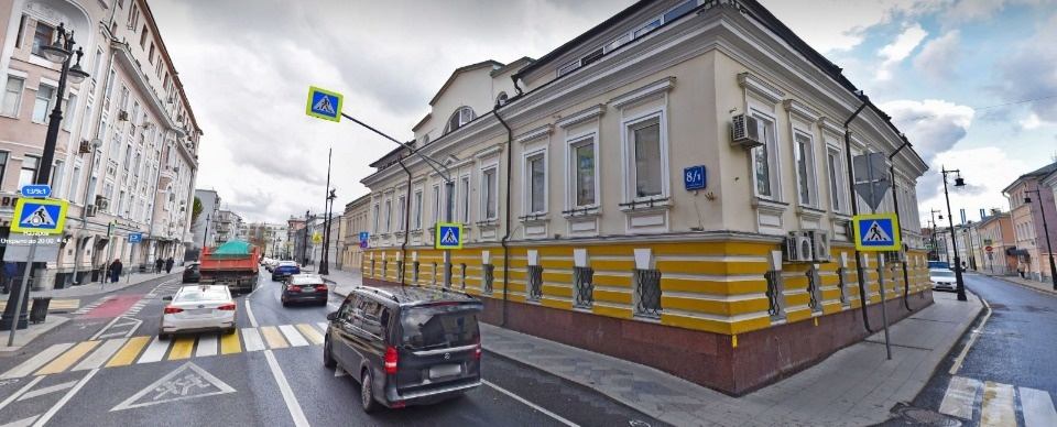 Предлагаю в аренду офис площадью  54.4 м²  на первом этаже офисного особняка. 
5  минут от метро Третьяковская и Новокузнецкая. 
- Арендная ставка 30 000 руб./ м² в год;
- Юридический адрес предоставляется;
- УСН;
- Коммунальные платежи включены;
- Электричество по счётчикам;
- Планировка Open space