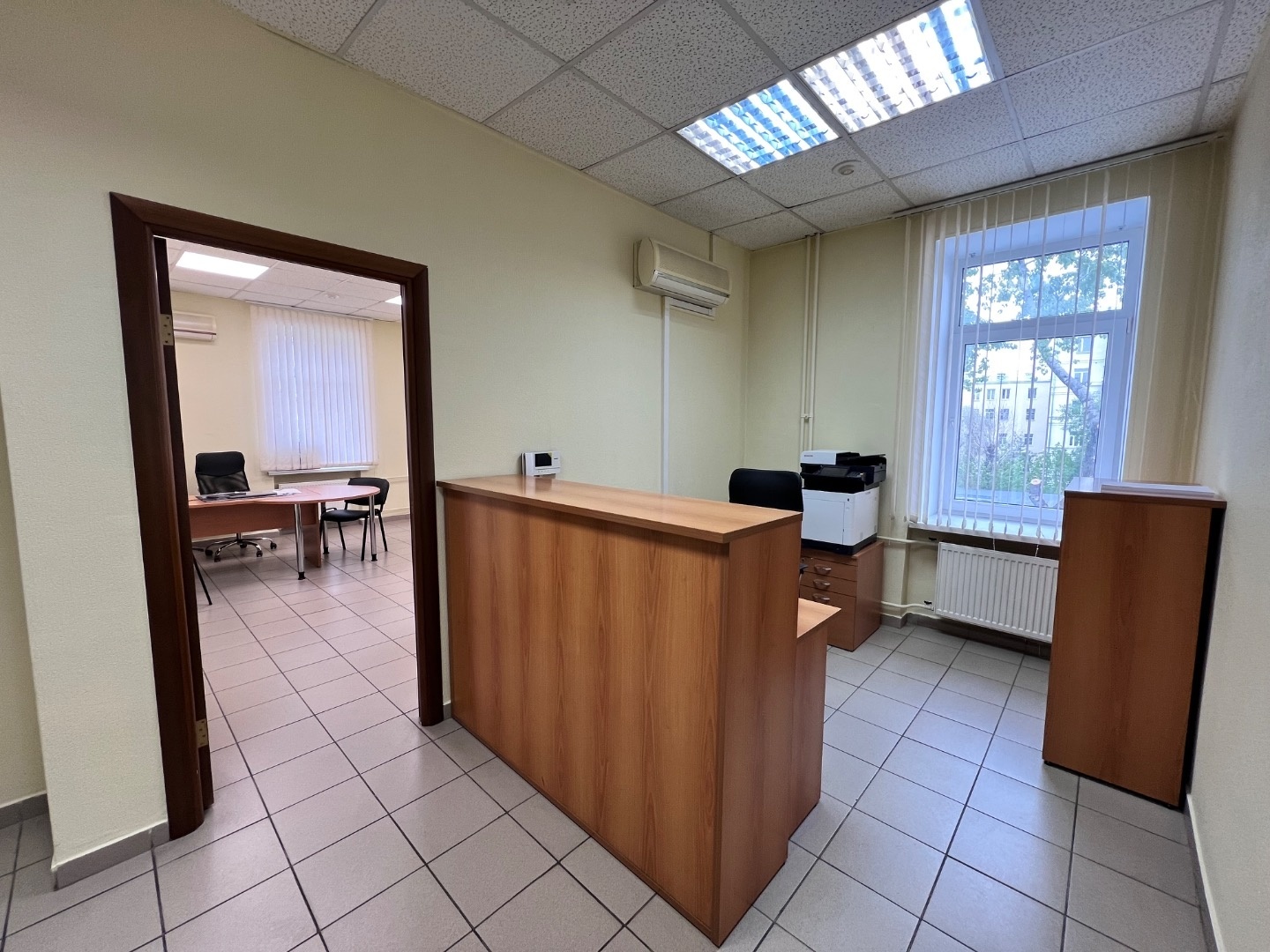 Предлагаем в аренду офисный блок в Бизнес-центре класса В

Общая площадь 111 кв.м. 
4-й этаж
Планировка- 4 кабинета, холл, кухня и сан узел. 
Высота потолков - 3 м. 
Кондиционирование. 
Пожарная сигнализация.

метро Менделеевская - 3 минуты 

Бесплатный паркинг на внутренней территории под шлагбаумо