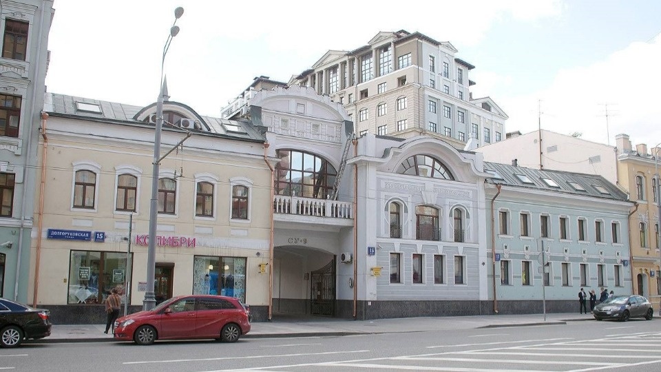 Предлагаем аренду офис 65 кв.м. рядом с метро Новослободская
Кабинетная планировка: два кабинета.
Отделка выполнена.
Кондиционер, вентиляция.
Круглосуточная охрана, пропускной режим.
Арендная ставка 25 000 руб. кв.м. в год, включая НДС. 
Предоставляется юридический адрес.
