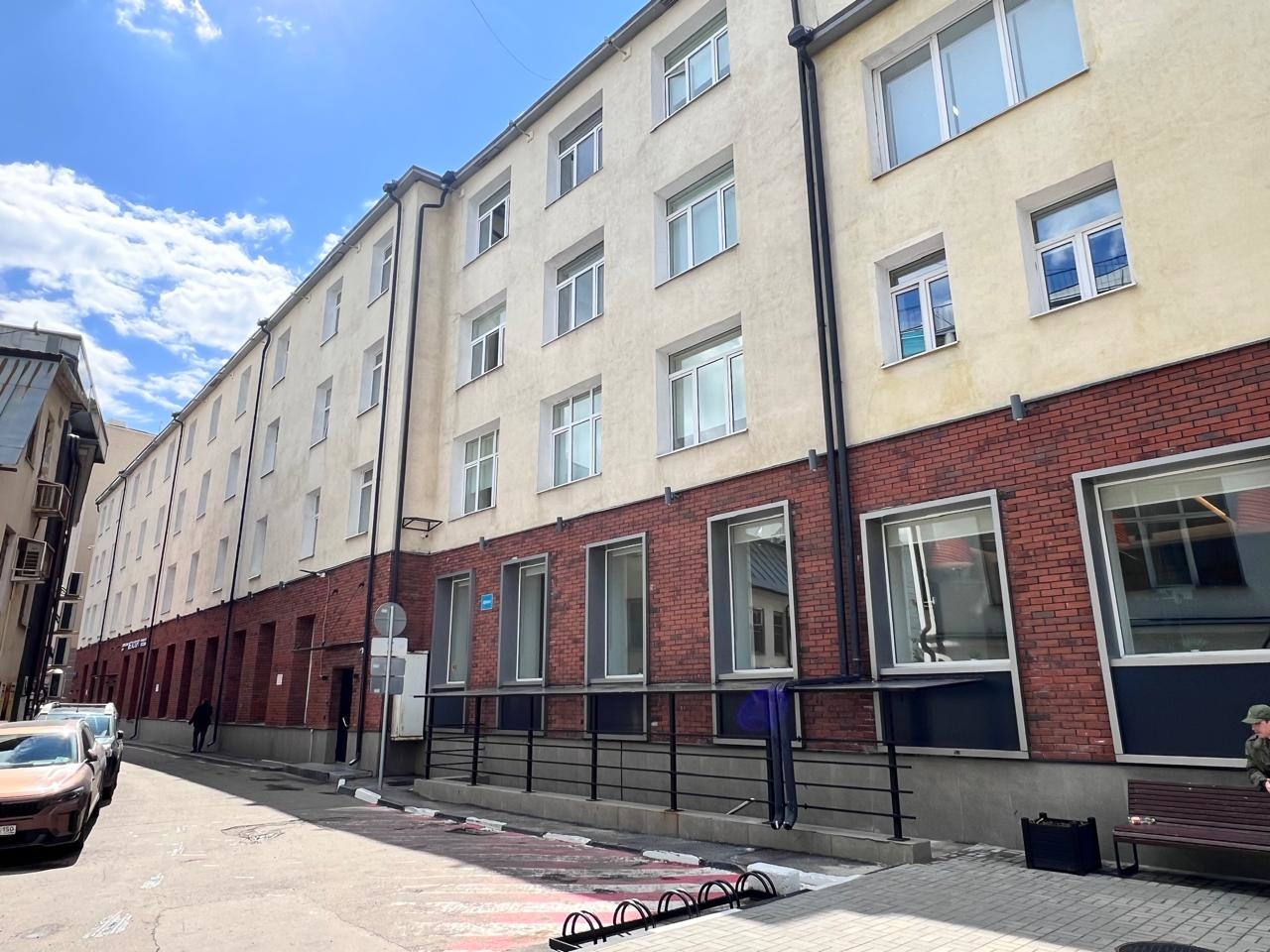 Предлагается в аренду  помещения в бизнес-центре «Мясницкая улица, 13 с18» 

Смешанная планировка.
Приточно-вытяжная вентиляция, сплит-системы кондиционирования.
Эксплуатационные платежи	включены в ставку
Коммунальные платежи по показаниям счетчиков
Депозит	1 мес.
Тип договора	прямая аренда
Срок дог