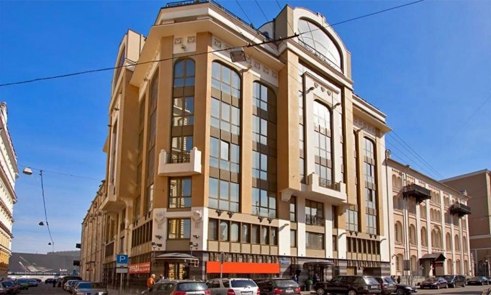 БЦ «Садовническая 3» – это современный офисный центр класса А, в котором предоставляются в аренду офисы помещения в центре Москвы. Расположен он в Замоскворечье, красивейшем районе Центрального административного округа,по адресу Садовническая улица, дом 3. Пешком можно добраться до БЦ приблизительно