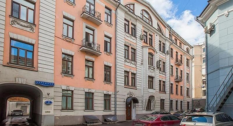 Предлагается в аренду офис 
Охрана. Пропускная система.
Парковка стихийная, городская.
Арендная ставка: 35000 р. за кв. м. в год, УСН, 
В ставку арендной платы включены коммунальные и эксплуатационные расходы.
