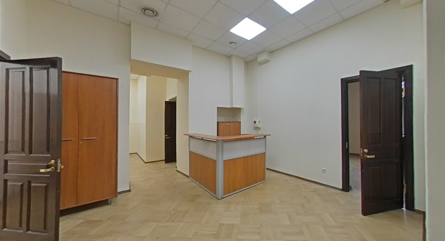 Предлагается в аренду офисный блок площадью 230 кв.м. 

Планировка: 8 кабинетов, ресепшн, 2 санузла. 
Высокие потолки. 
Современные инженерные системы. 
Вентиляция и кондиционирование. 
3-й этаж

Круглосуточный доступ. 

В цену аренды все включено.

Ставка 44 500 р кв.м. / год. УСН
 
