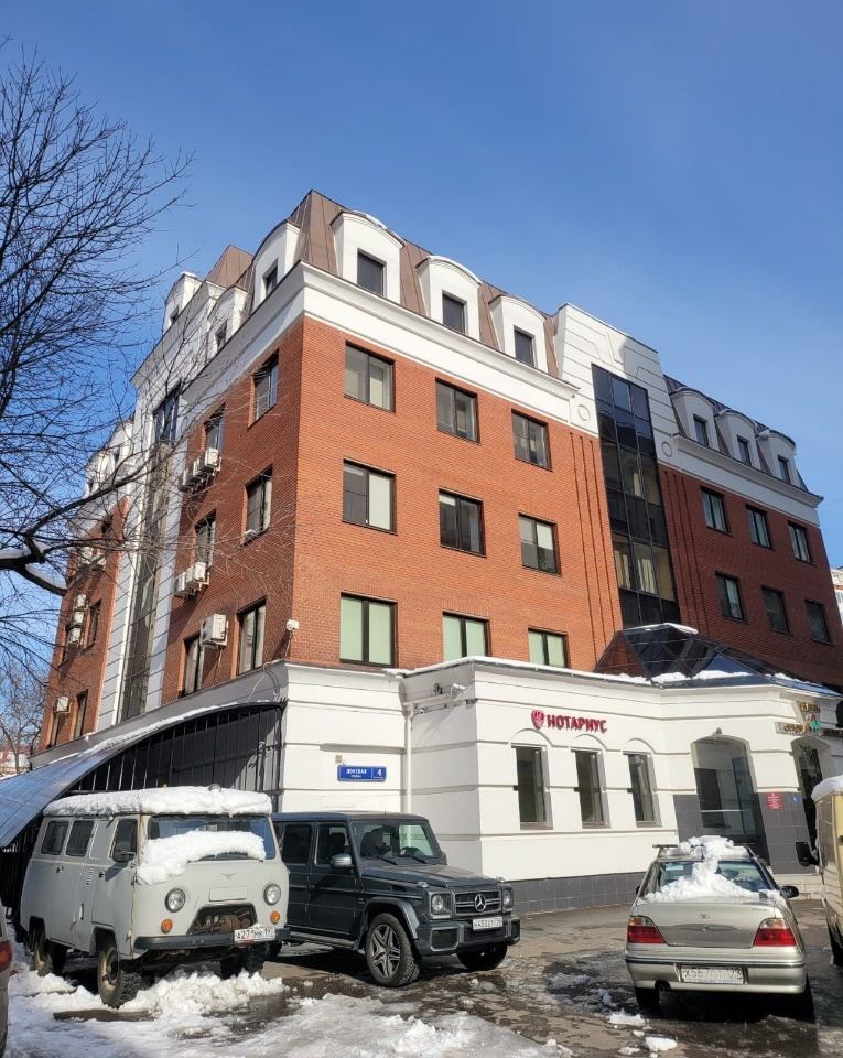 Предлагаем в аренду офис 115 кв.м.  в БЦ класса В. 
Кабинетная планировка.
Пропускная система. 
Круглосуточный доступ.  
Качественная отделка. 
Арендные каникулы. 
Юридический адрес. 
УСН. 
В арендную ставку включены коммунальные платежи, кроме электроэнергии. 
Наземная парковка.
Интернет транстел
