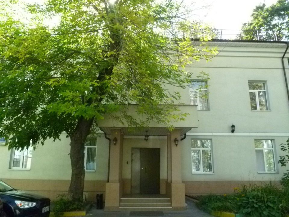 Предлагаем в аренду отдельно стоящее административное здание.
Большая Полянка д.50/1с.3
Общая площадь здания 577 м.кв. 
Наземная парковка во дворе 5-10 м/м.
Современная офисная отделка, смешанная планировка .
Арендная ставка  22 000 рублей кв.м. в год.
В стоимость входят, эксплуатационные платежи.
О