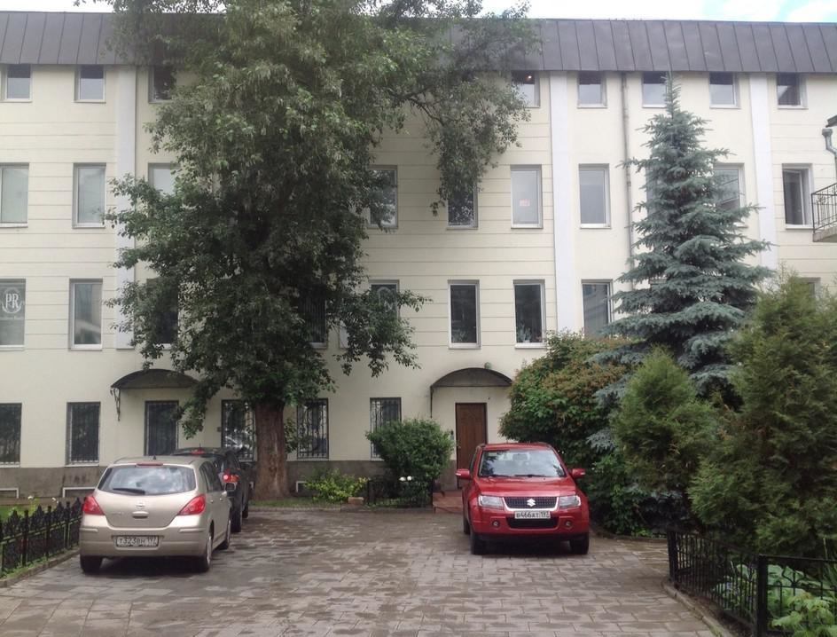 Предлагается в аренду офисное помещение 150 кв.м в бизнес-центре «Коробейников переулок, 22 с3» по адресу г. Москва, Коробейников переулок, 22 с3. Офис класса B, кабинетной планировки, приточно-вытяжная вентиляция, центральное кондиционирование, наземный паркинг.

Бизнес-центр  представляет собой ос