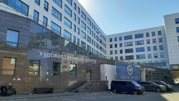 Предлагается в аренду офис.

Общая площадь 207 кв.м.,

Коммуникации и инженерные системы:
- централизованная система приточно-вытяжной вентиляции, кондиционирование
- централизованная система отопления
- централизованная система пожарной сигнализации
- круглосуточная охрана территории и видеонаблюде