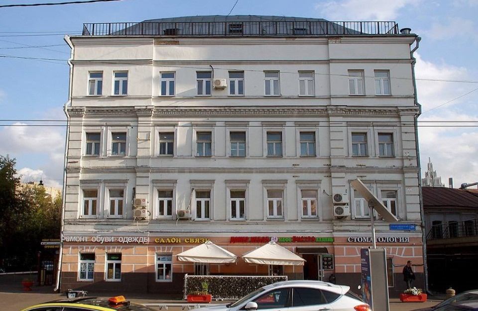 Предлагаем в аренду офисный блок 77 кв.м.
В офисе стандартная отделка.
Кабинетная планировка.
В ставку аренды все включено.
4 этаж БЦ, лифт есть.
Парковка.
21 000 рублей кв.м. в год.