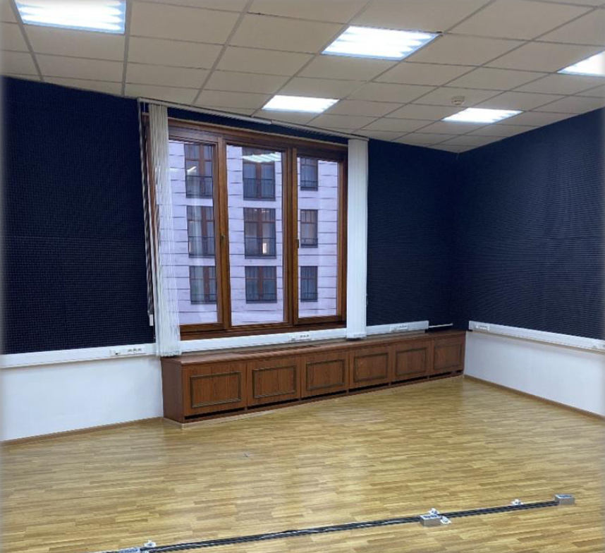 Предлагаем в аренду офисный блок в БЦ «Тверской»

В 3 минутах от станции м. Чеховская, м. Пушкинская, м. Тверская. 

Общая площадь 209,2 м2 (БТИ 182,6 м2)
Планировка: рецепшен, шесть кабинетов и 2 с/у.
4-й этаж

Доступ 24/7
Лифты – 2 OTIS.
Вентиляция: Приточно-вытяжная
Кондиционирование.
Система бес