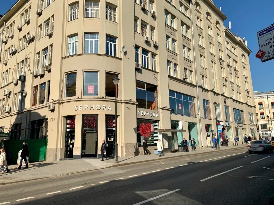 Предлагаем в аренду помещение свободного назначение 312 кв.м.(street-retail)
- Трафик 12 тысяч человек в день 
- Торговое окружение из популярных Брендов
- ЦАО, 1-я линия домов на ул. Маросейка в минутной шаговой доступности от ст. м. Китай-Город, Лубянка, Площадь Революции. Фасадные окна выходят на