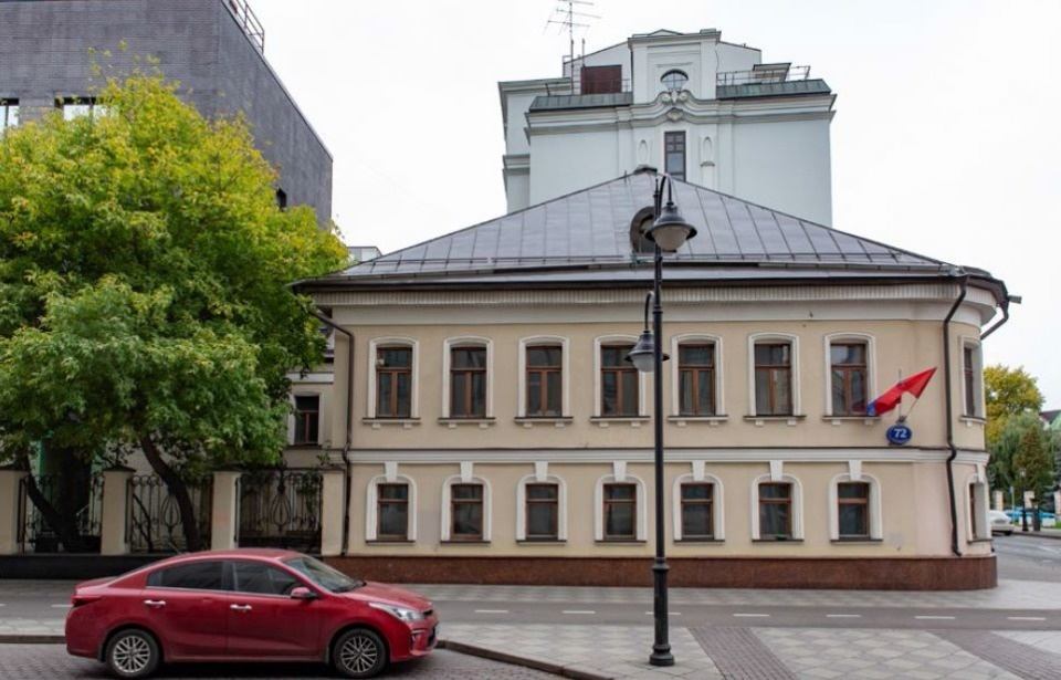 Сдается офисный особняк целиком, в самом центре Москвы.

Особняк размещается в престижном и активном деловом районе. 


Идеален для размещения: представительского офиса, банка, ресторана, развлекательного центра, мини-гостиницы, шоу-рума.

По желанию арендатора может быть выполнен косметический ремо