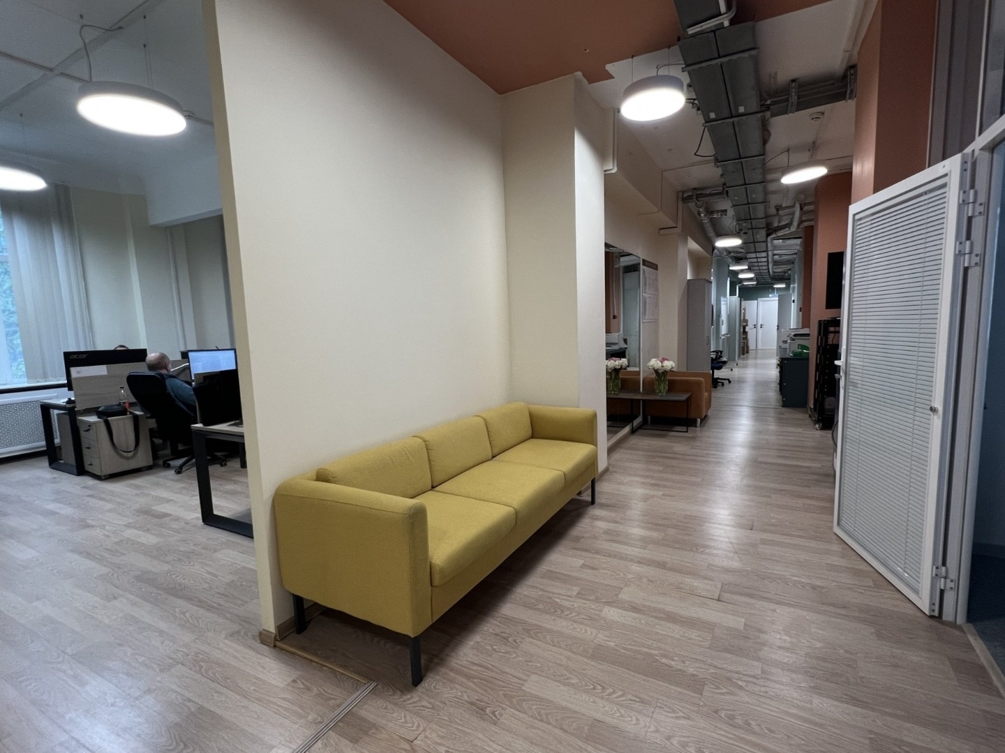 Предлагаем в аренду офиc в Бизнес-Парке Ямское Поле
Общая площадь 425.5 кв.м.
Планировка: смешанная.
Центральная проходная, охрана, видеонаблюдение.
Пропускной режим
Закрытый БЛАГОУСТРОЕННЫЙ ДВОР для арендаторов Бизнес Парка.
Рекламные возможности.
 
Арендная плата: 1 347 417  руб. в месяц.
Ком