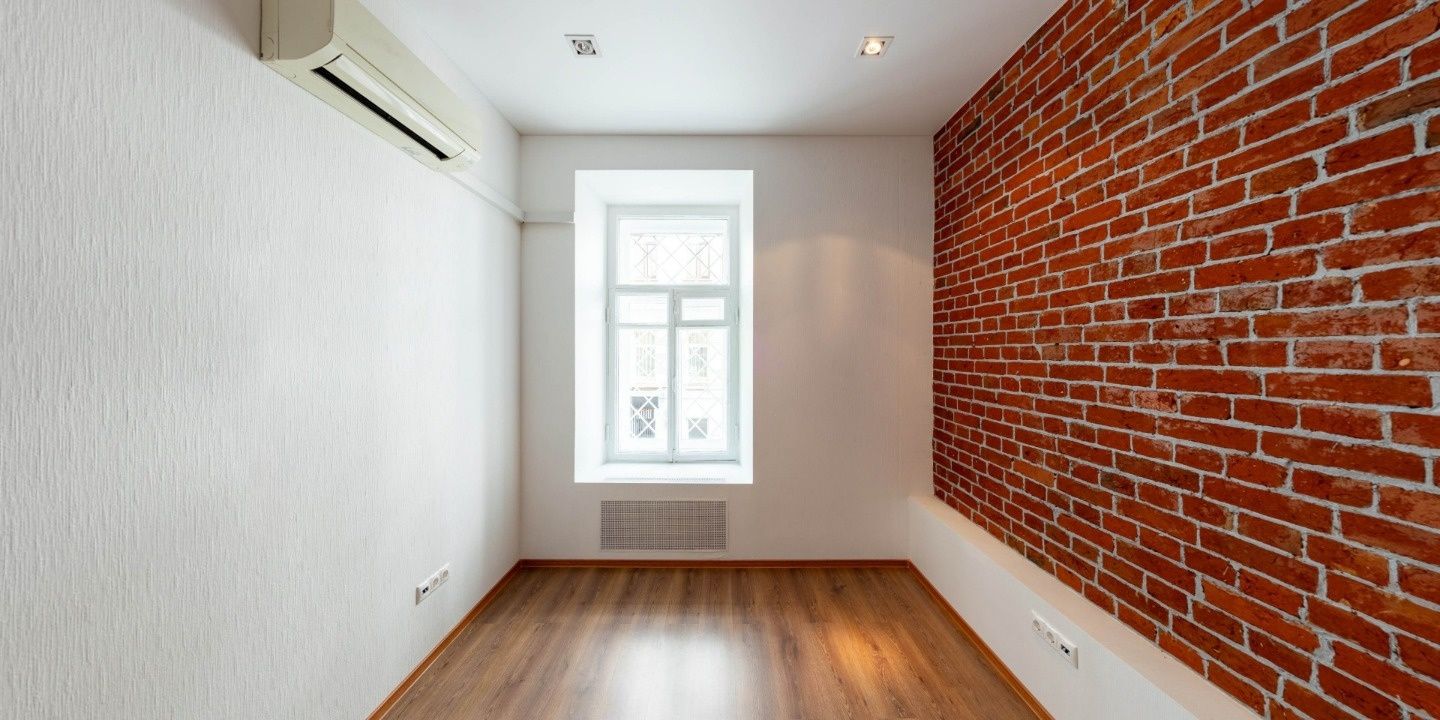 В продаже помещения на высоком первом этаже.
Расстояние до метро м. Пушкинская, м. Чеховская, м. Тверская 250 метров.
Идеально подойдут для клиентского офиса, юридической компании, шоу рума, студии красоты, массажного салона, кабинета психолога.