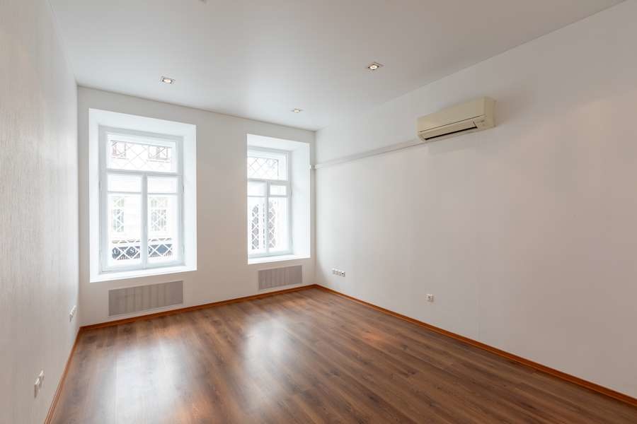 В продаже помещения на высоком первом этаже.
Расстояние до метро м. Пушкинская, м. Чеховская, м. Тверская 250 метров.
Идеально подойдут для клиентского офиса, юридической компании, шоу рума, студии красоты, массажного салона, кабинета психолога.