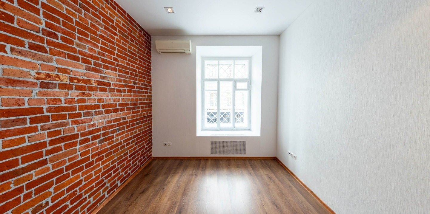 В продаже помещения на высоком первом этаже.
Расстояние до метро м. Пушкинская, м. Чеховская, м. Тверская 250 метров.
Идеально подойдут для клиентского офиса, юридической компании, шоу рума, студии красоты, массажного салона, кабинета психолога.