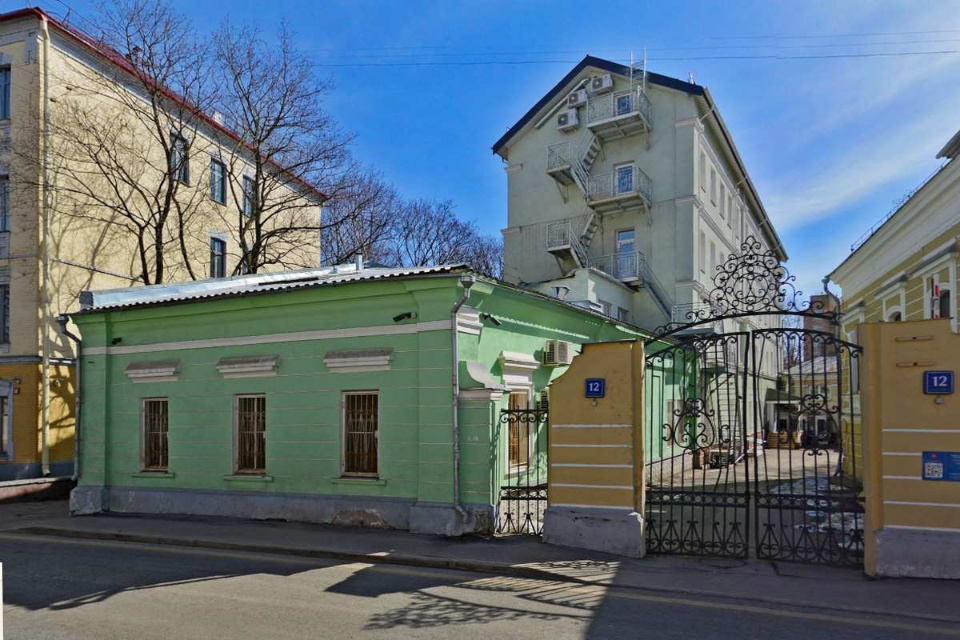 Деловой центр является современным комфортабельным 5-этажным Бизнес Центром класса B. 
Здание бизнес-центра имеет удобное расположение, до ближайшей станции метро Чкаловская, Курская можно добраться буквально за 5 минут пешком.

Общая площадь офиса   составляет 188 кв.м. 

24 000 руб. кв.м.  в год. 