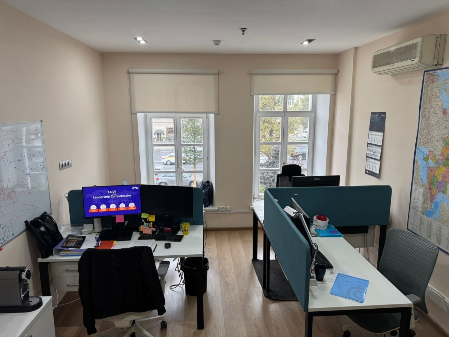 В аренду предлагается офис в Бизнес-центре класса B+ 

Общая площадь 172,4 кв.м.
Два соседних блока 110.4 (окна в атриум) и 62 кв.м.
Планировка - кабинетная, сан узлы в блоке.
2-й этаж.

Бизнес-центра класса B+ 
4 мин. пешком от м.Сухаревская  

Кондиционирование, вентиляция офиса - приточная, сприн