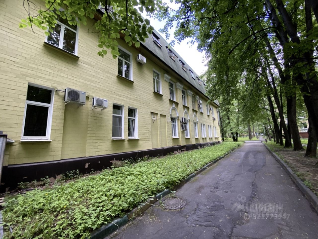 Продается отдельно стоящее здание в СЗАО.
В шаговой доступности от станции метро Щукинская.
В здании ранее располагалась клиника Мосмед, на данный момент - хостел Добрый дом
МАП - 1 802 000 руб + к/у + эксплуатация.
Ежегодная безусловная индексация 6%.
Технические характеристики:
Этажность: