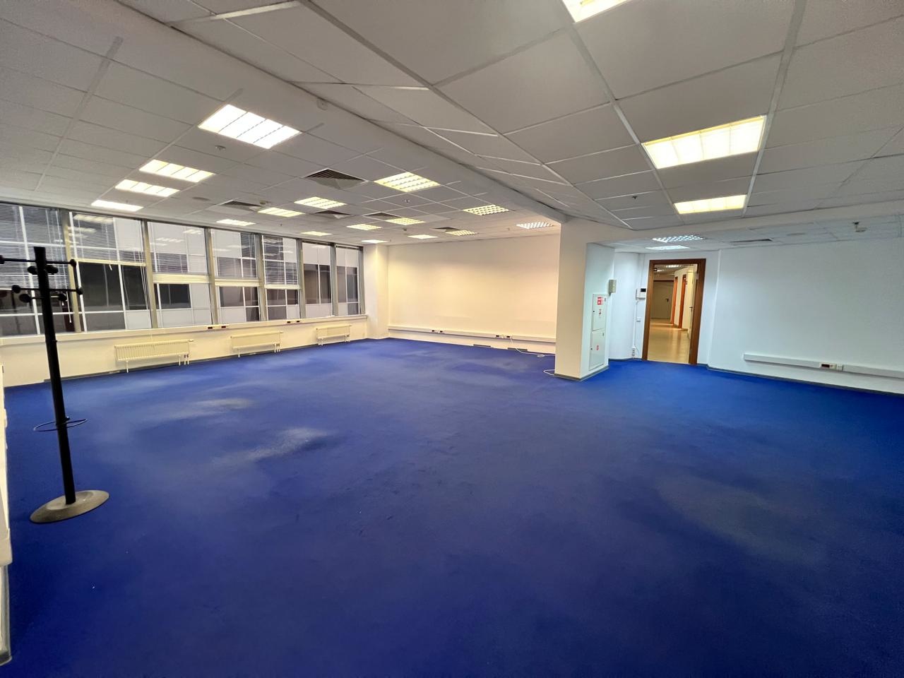 Бизнес-Центр «Линкор» 
Предлагаем в аренду офис 327 кв.м. с отделкой.
Планировки: смешанные
Высота потолков 3,2 м.
БЦ «Линкор» — новое 15-этажное офисное здание с современными инженерными системами. 
Система пожаротушения: сплинкерная.
Вентиляция: приточно-вытяжная.
Кондиционирование: центральное