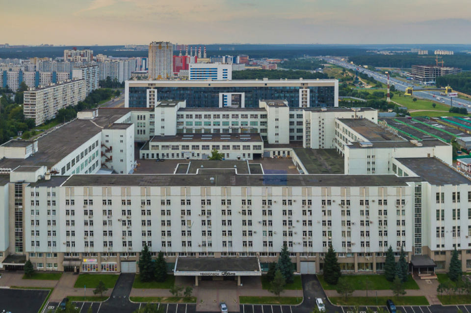 Предлагаем большое офисное помещение 171 м2, на 8 этаже в МФК «Орбита-2» Бетта.
Многофункциональный деловой комплекс класса «B и В+» в районе Строгино СЗАО.
МФК «Орбита-1» находится рядом с МКАД и в 10 мин от м.Строгино. 
Около комплекса останавливаются автобусы, маршрутные такси и трамваи, которые 
