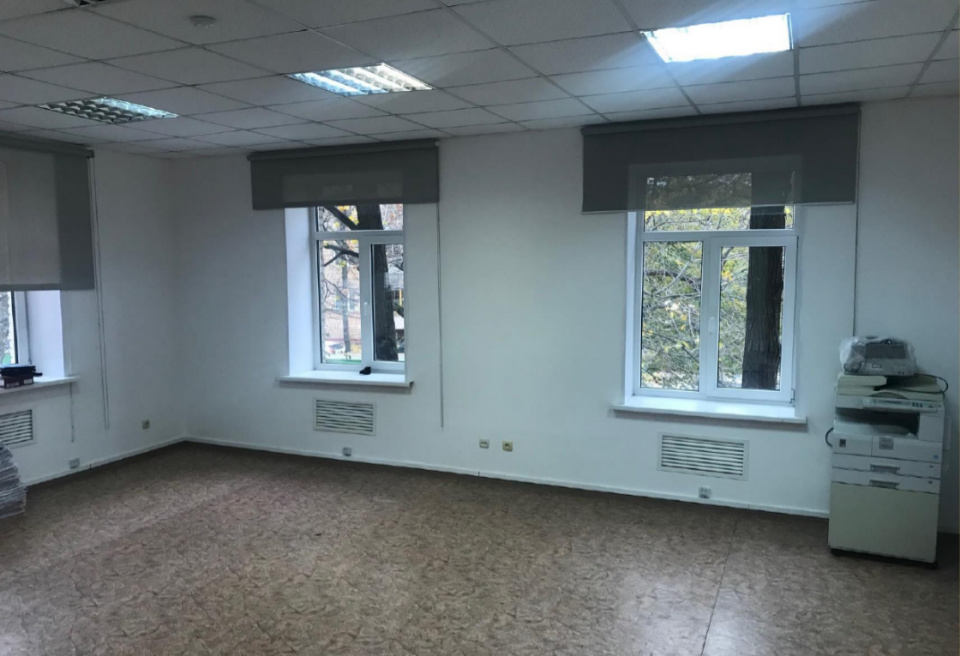 Предлагается в аренду Офисное помещение 181,0 кв.м на 2 этаже
Кабинетная планировка мелкой нарезки
Отдельный вход, кухня, санузел
Отопление, естественная вентиляция
Косметический ремонт от собственника
Стоимость аренды в месяц: 180 000 рублей
(УСН) Офис готов к въезду с января 2023г
(косметический р