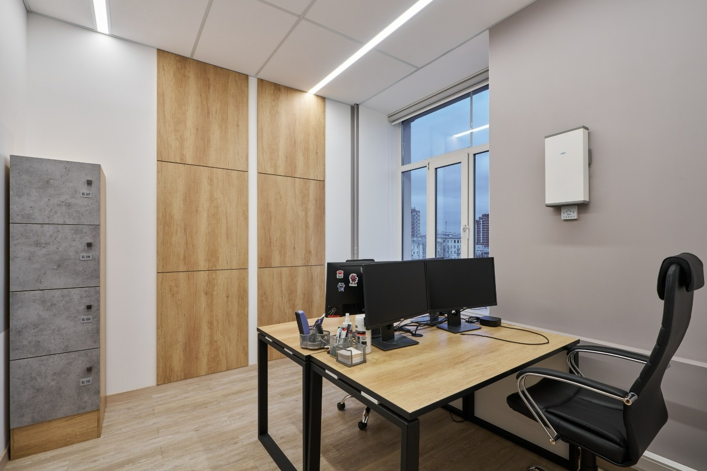 Предлагаем  в аренду офис  в БЦ «Лесная 43» класса Б+. 

Общая площадь 150 кв.м.
Планировка смешанная.
Помещение с отделкой

Вентиляция: Приточно-вытяжная
Кондиционирование: Центральное 

В пешей доступности от станции м. Белорусская, м. Менделеевская, м. Новослободская. 
Охрана, круглосуточное виде