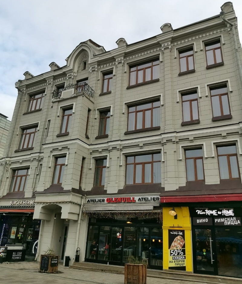Предлагаем в аренду офисное помещение 703 кв.м.

Камерная атмосфера, дизайнерская отделка в стиле лофт, два ресторана в здании.
Капитальный ремонт закончен в 2019 г.
Кабинетно-коридорная планировка.
31 комната, площадью от 8,5 до 27 кв.м.
136 рабочих мест при планировке, близкой к существующей.
Отде