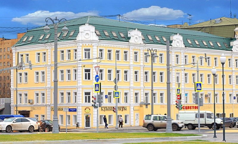 Предлагается к аренде особняк, общей площадью 1330 кв. м. 
Площадь Тверская Застава на 1 линии, 
Две минуты от ст. м. Белорусская.  
Капитальный ремонт закончен в 2019 г.
В настоящий момент действующая гостиница 4 звезды. 
Возможна аренда под офисы и тд.
Дизайнерский ремонт в стиле лофт. 
Отдельный 