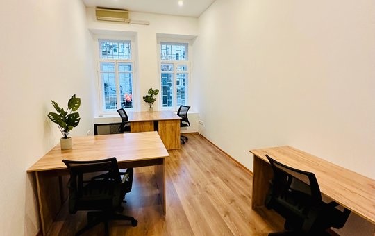 В продаже помещение на высоком первом этаже.

Расстояние до метро м. Пушкинская, м. Чеховская, м. Тверская 250 метров.

Идеально подойдут для клиентского офиса, юридической компании, шоу рума, студии красоты.

Не является памятником, объектом культурного наследия.