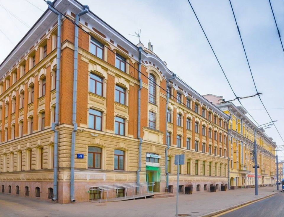 Особняк. Офисное помещение. Смешанная планировка. Площадь офиса: 307 кв.м. Офис расположен на 3-м этаже. Готовое к аренде, депозит обсуждается, контроль доступа, центральное кондиционирование, без мебели, внутри ск, коммунальные расходы по факту потребления, эксплуатационные расходы включены, готово