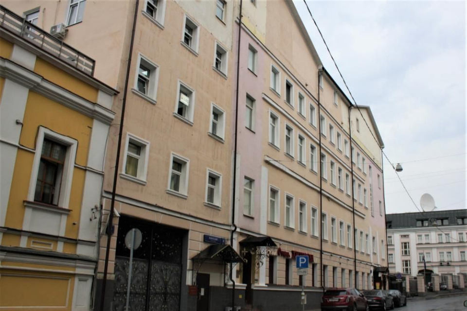 Предлагаем в аренду офис площадью 115 кв.м. на 4 этаже Бизнес Цента. 
Без лифта.установлены кондиционеры, прямая аренда, круглосуточная охрана, готов к въезду.
Парковка городская всегда есть места.
В арендную ставку включено: УСН, эксплуатация, коммунальные платежи ( кроме электричества и мусора)
Ох