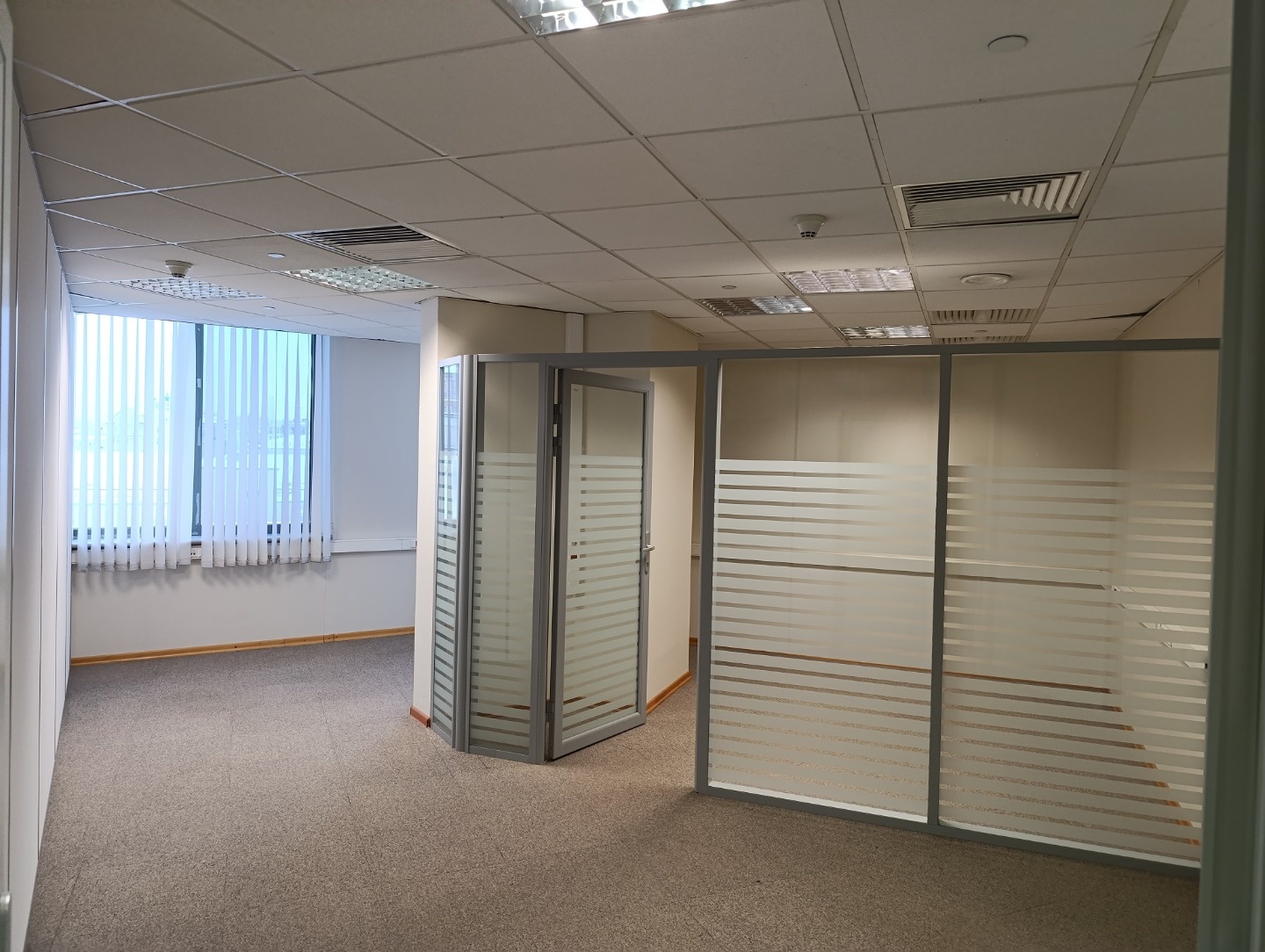 Прямая аренда от собственника! 

Торгово Офисный Центр «Аркадия» 

Предлагаем офисный блок 119,4 кв.м. 
Планировка: два кабинета, переговорная и рецепшен.
Качественный ремонт. 

Просторные и светлые общественные зоны. 

Возможен круглосуточный режим работы. 
Прямой договор без комиссий и переплат. 
