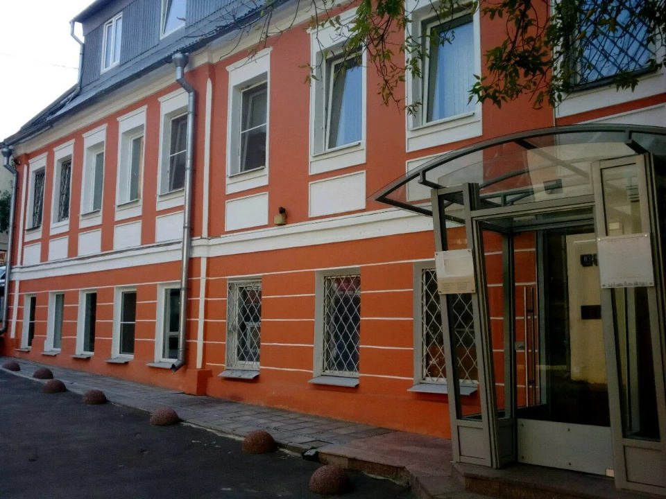 Предлагается в продажу здание на Большом Дровяном переулке.
3-минуты пешком от станций метро Марксистская и Таганская.
Общая площадь 603 кв.м.
Прямые договоры с городскими ресурсоснабжающими организациями. 
Так же есть собственный электрический котёл. 
Выделенная электрическая мощность 60 кВт. 
Смеш