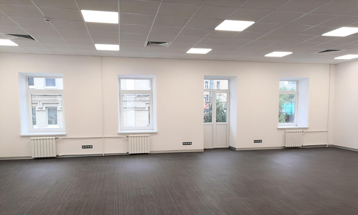 Бизнес центр находится в самом центре Москвы, удобная транспортная доступность

Офис общей площадью 262 кв.м.
Кабинеты, переговорка, кухня, сан узлы и опен спейс.
4-й этаж.

Помещение с качественным ремонтом.
Кондиционирование + приточно-вытяжная вентиляция

Прямая аренда от собственника с предостав