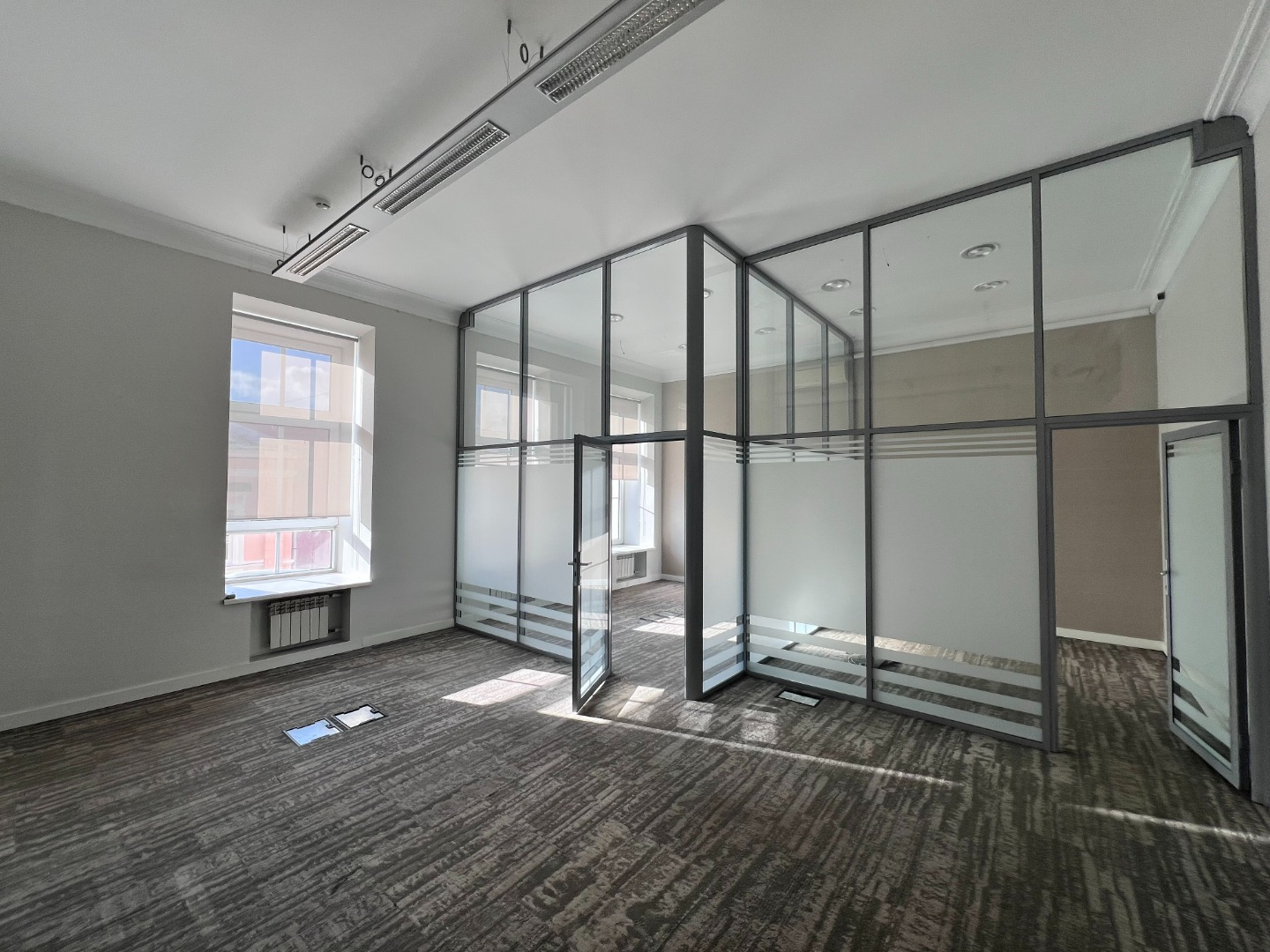 Предлагаем офис в особняке на Волхонке.

Общая площадь 68 кв.м.
Планировка: два кабинета и опен спейс.
Высокие потолки.

Красивый особняк XIX-века, прошедший реконструкцию в 2011 году, расположен в самом центре Москвы, в историческом месте, напротив Храма Христа Спасителя. 

Особняк имеет огороженну