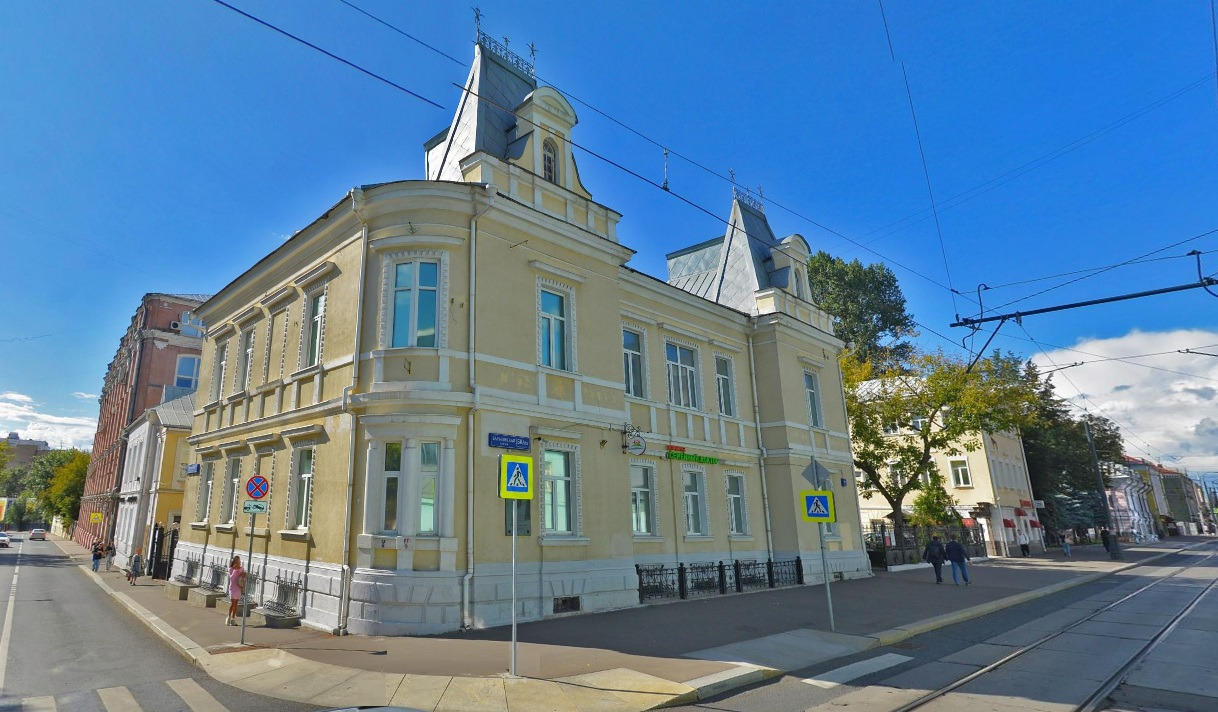 Предлагается в аренду  особняк «Бауманском Подворье». 

В 5-ти мин. ходьбы от м. «Бауманская».

Презентабельный фасад. 
Планировка: кабинетная
В помещении выполнена качественная офисная отделка. 
Помещение в отличном состоянии. Готово к въезду.

Электричества 90 кВт.

Современные инженерно-техническ