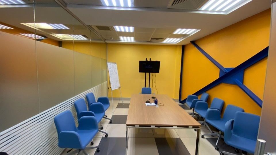 Предлагаем офисный блок в БЦ Крымский вал класса В+

Современный дизайн БЦ, своя парковка и кафе-столовая.

Общая площадь 253 кв.м.
Кабинетная планировка.

Помещение оснащено всеми необходимыми инженерными системами:
- мульти‐зональной системой кондиционирования,
- системой приточно‐вытяжной венти