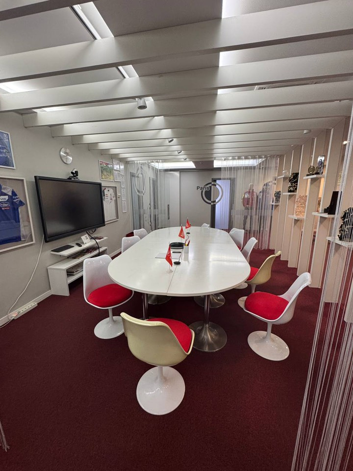 Предлагаем в аренду офис в БЦ «Брестская 30»  класса «А» 

Планировка: офисный блок смешанной планировки.
Отделка: офисная отделка, типовой ремонт. 
Общая площадь 286,8 кв.м. 
Этаж  9-й.

Вентиляция: приточно-вытяжная. 
Кондиционирование: центральное. 
Безопасность: видеонаблюдение, контроль-доступа