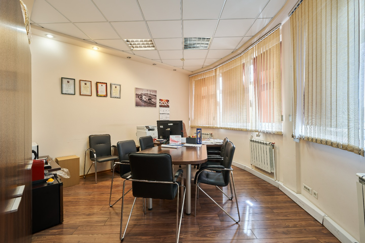 Предлагаем в аренду офис в 5 минутах пешком от метро Цветной бульвар. 

Этаж целиком 1 305 кв.м.
Смешанная планировка.
Премиальная отделка.
Вентиляция. 
Кондиционирование. 
Безопасность: контроль-доступа, круглосуточная охрана. 
Парковка: наземная.

 Лифты: 1 (OTIS). 

Прямой договор аренды от СОБСТ