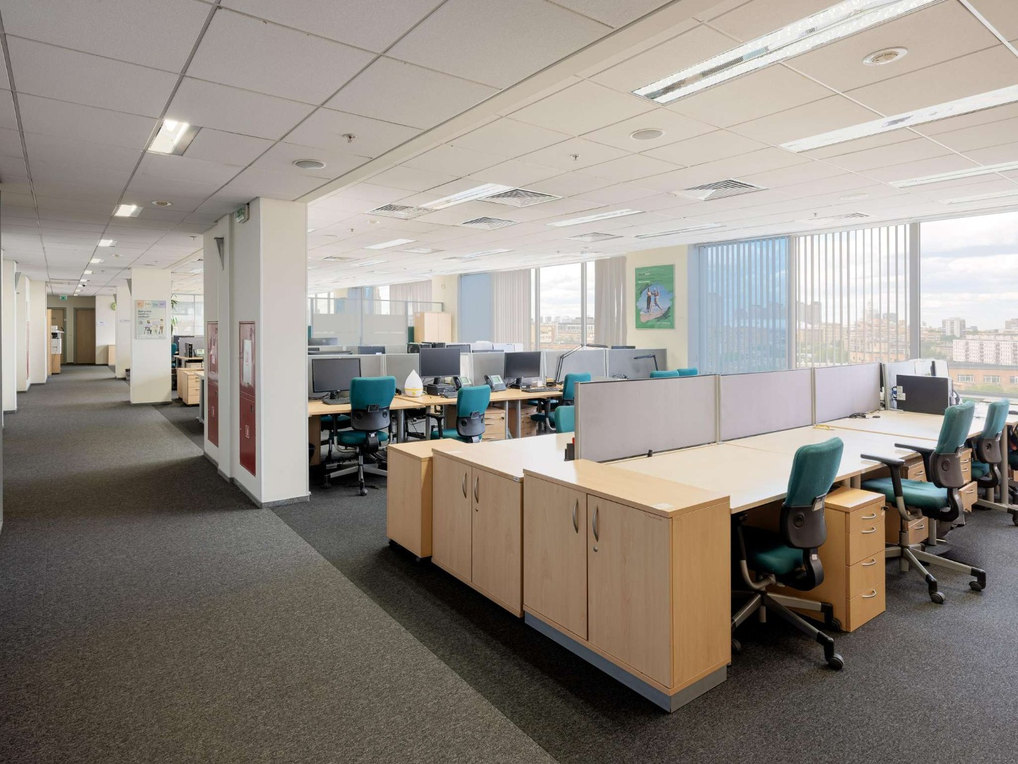  Предлагаем в аренду офис в Бизнес-Центре класса «A» «Северное Сияние» . 

Общая площадь: 2 279 кв.м.
Состояние помещений: с отделкой. 
Рабочих мест -275 

Высота потолка 3 м.  
Приточно-вытяжная вентиляция. 
Центральное кондиционирование. 
Спринклерная система пожаротушения. 

Дизайн центральной вх