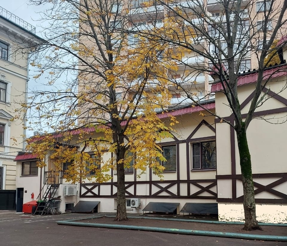 Предлагаем в аренду здание офис 227 кв.м.

Планировка: кабинеты 33, 38, 6 кв.м, два больших кабинета по 50 кв.м., переговорная, кухня, 2 туалета.
Высота потолков 3 м.
Косметический ремонт внутри помещений 2025 г
Готов к заезду арендатора.

Юр. адрес ИФНС №3
Электроснабжение 50 кВт
Пожарная сигнализа