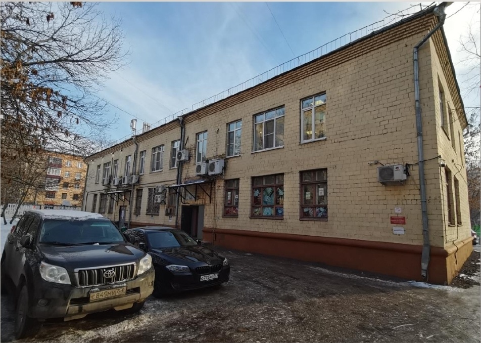 Предлагается в аренду офисное помещение 140 кв.м второй этаж.
Состояние за выездом арендатора, помещение сдаётся без мебели.,
В ставку включены НДС, эксплуатационные расходы; 
Коммунальные- расходы опл.отдельно.
Договор прямой аренды.
Возможно деление пополам.
