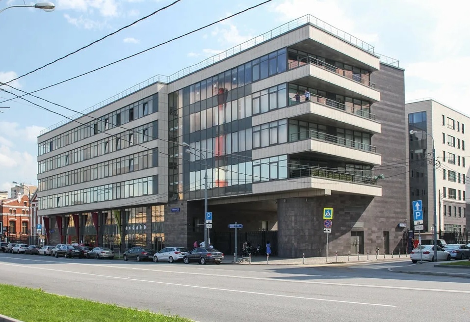 Предлагается в аренду помещение офисного типа, 577 кв.м.,в бизнес-центре Savva Plaza

Характеристики  помещения:
Планировка: Open space, Кабинеты
Отделка: готово для въезда

Вентиляция: Приточно-вытяжная
Кондиционирование: Центральное

Можно арендовать частями.
Третий этаж, с прекрасным видом. 
Ра