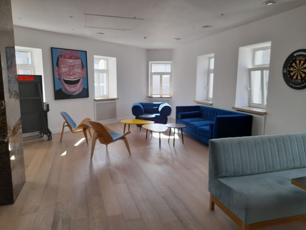 Предлагаем в аренду офис на Якиманке.

Общая площадь 242 кв.м.
Планировка: зона рецепшен, кабинеты, серверная и сан узлы.
Пешая доступность от станций метро (не более 5 минут) – «Октябрьская», «Полянка», «Третьяковская».


В помещении произведена внутренняя офисная современная отделка.
В целях безоп