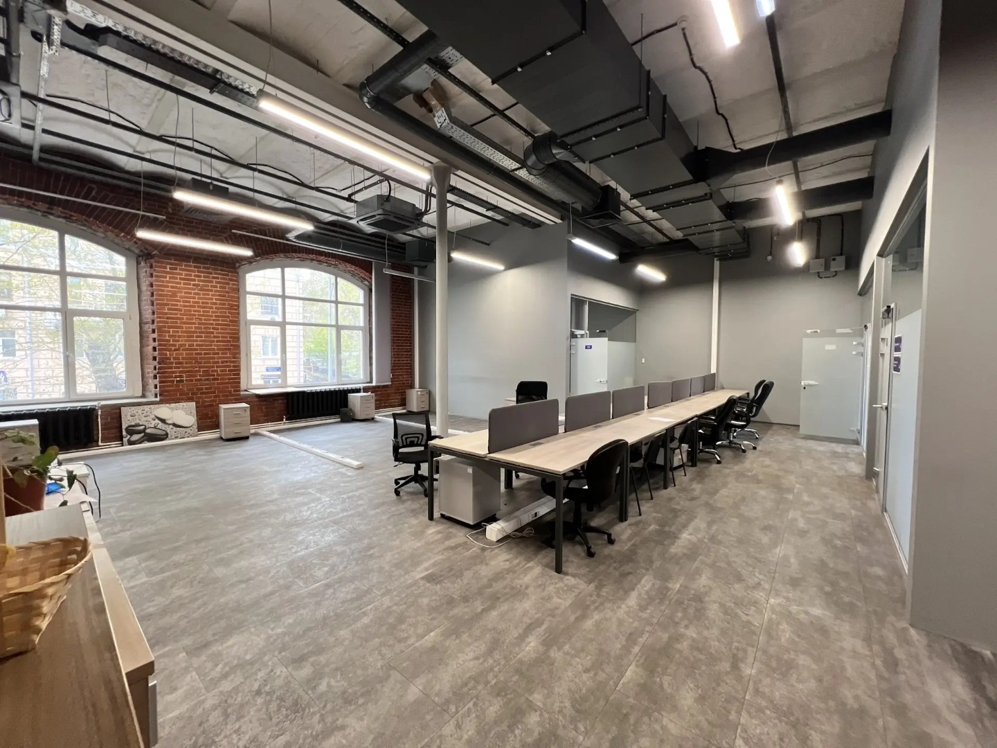 Предлагаем в аренду помещение в бизнес парке: «Московский шёлк »

Общая площадь 752 кв.м.

Описание помещения:
- первый и второй этаж
- смешанная планировка, кухня.

Коммуникации и инженерные системы:
- система приточно-вытяжной вентиляции, кондиционирование
- централизованная система отопления
- це