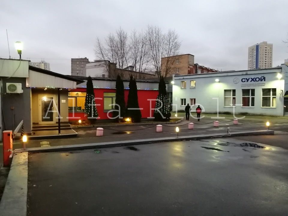 Олег. Предлагаем в аренду помещения под офис. 
Планировка: кабинетная, переговорная и сан узел. 
Кондиционеры и вентиляция. Все кабинеты с окнами. Большая серверная.
Грузовой лифт. 
Прямой договор без комиссий и переплат, парковка на территории. 
Удобные автомобильные подъездные пути.  
Юридический 
