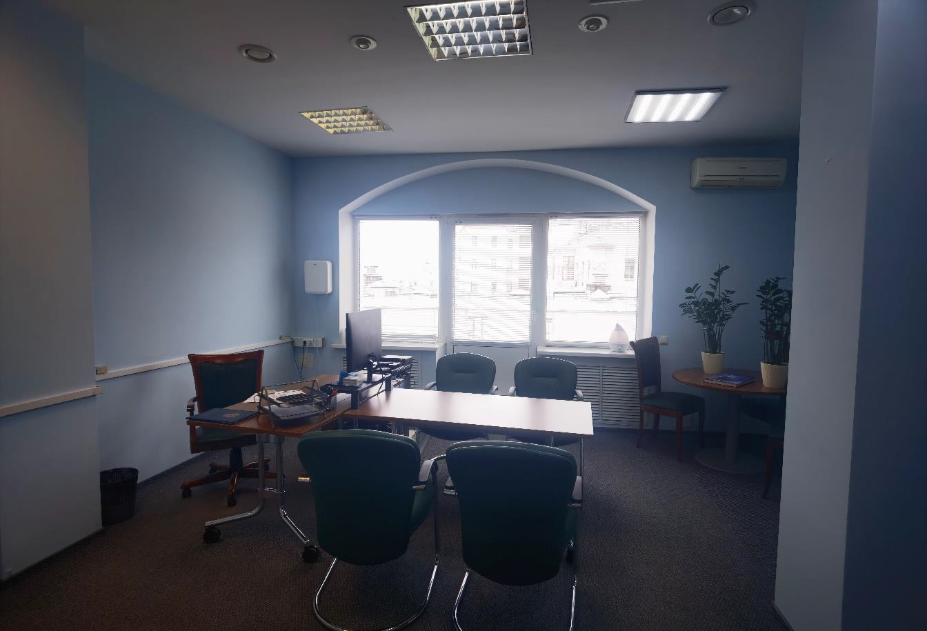 Предлагаем в аренду офисное помещение в БЦ «Чайка Плаза». 

Общая площадь офиса - 146 кв.м. 
Планировка кабинетная:пять кабинетов и сан узел. 
Предлагаемое помещение расположено на 5-м этаже. 

После реконструкции особняк был надстроен, оборудован лифтом OTIS и современными инженерными системами:
пр