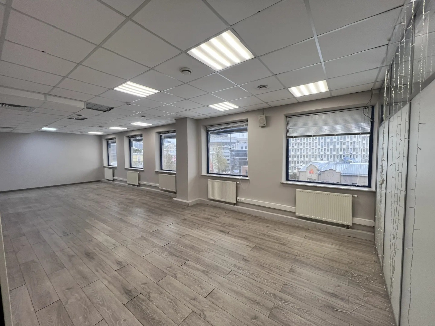 Предлагаем в аренду офисное помещение в Бизнес-Центре «Олимпик Плаза»

Общая площадь 178 кв.м.
Качественная офисная отделка.
5 этаж.

Приточно-вытяжная системой вентиляция и центральное кондиционирование.

В здании пропускная система. Охрана.
Режим работы 24/7.

Арендная ставка 560 000 руб. за помещ