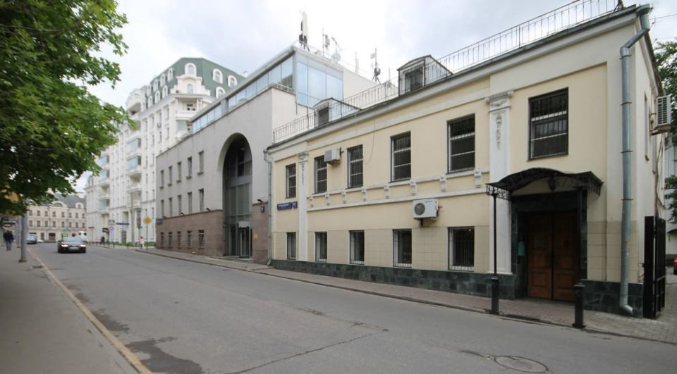 Бизнес-центр Коробейников переулок, 22 с1 является высококачественным объектом, позиционирующий себя как класс В+. Особняк находится в 6 мин ходьбы от станции метро Парк культуры по адресу Москва, Коробейников переулок, 22 с1.

Возраст бизнес-центра Коробейников переулок, 22 с1 можно назвать истор